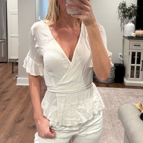 O'Neill Tops - O’Neil Wrap Top Size Small